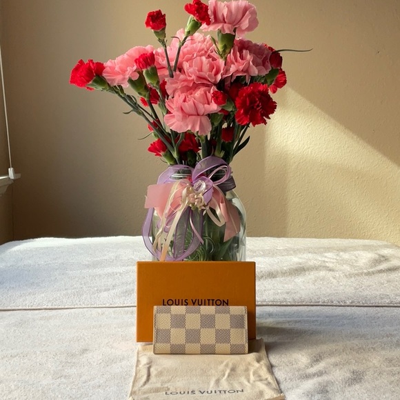 🔑 LOUIS VUITTON DAMIER AZUR 4 KEY HOLDER 🔑NWT🔑 - Picture 8 of 16